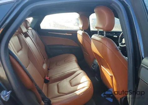 2019 Ford Fusion Titanium z USA, uszkodzony, nr VIN 3FA6P0SU8KR228231